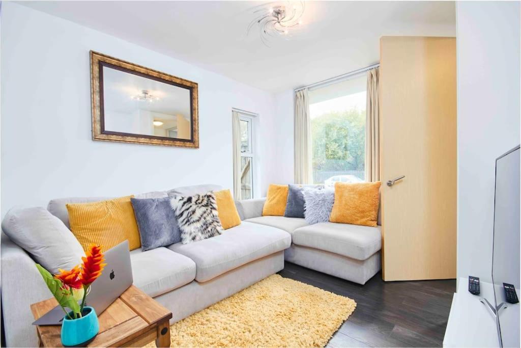 Dellehomes- Free Parking, Wfh, Family-Friendly Manchester Ngoại thất bức ảnh